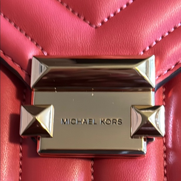 NWT-Michael Kors Pink Quilted Crossbody Bag with Gold Hardware - Picture 3 of 11